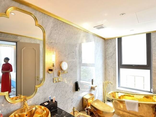 ¿Cuánto cuesta una noche en el primer hotel del mundo bañado en oro?