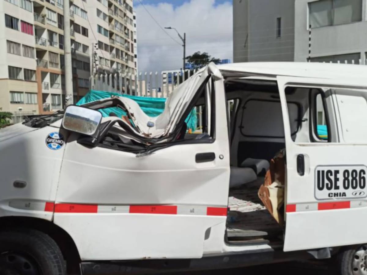 Air-e investiga caída de poste que dejó a hombre herido en Barranquilla