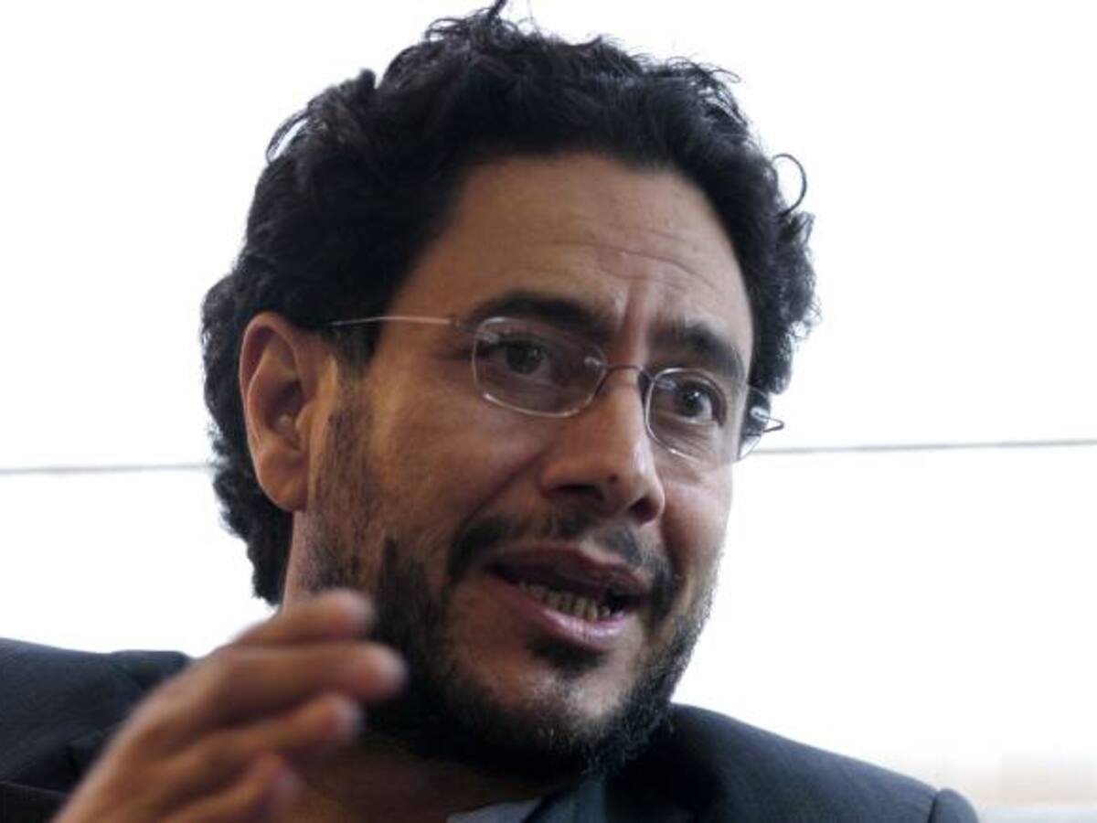 Ponencia pide mantener investidura del senador Iván Cepeda