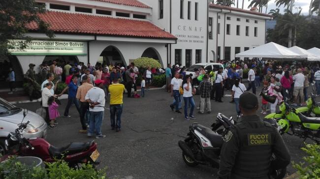Venezolanos ingresando a Colombia por el puente internacional Simón Bolívar en Cúcuta