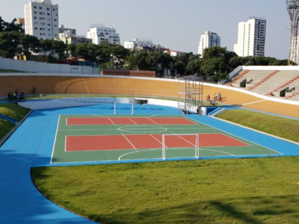¿Fue pertinente construir cancha en el velódromo?