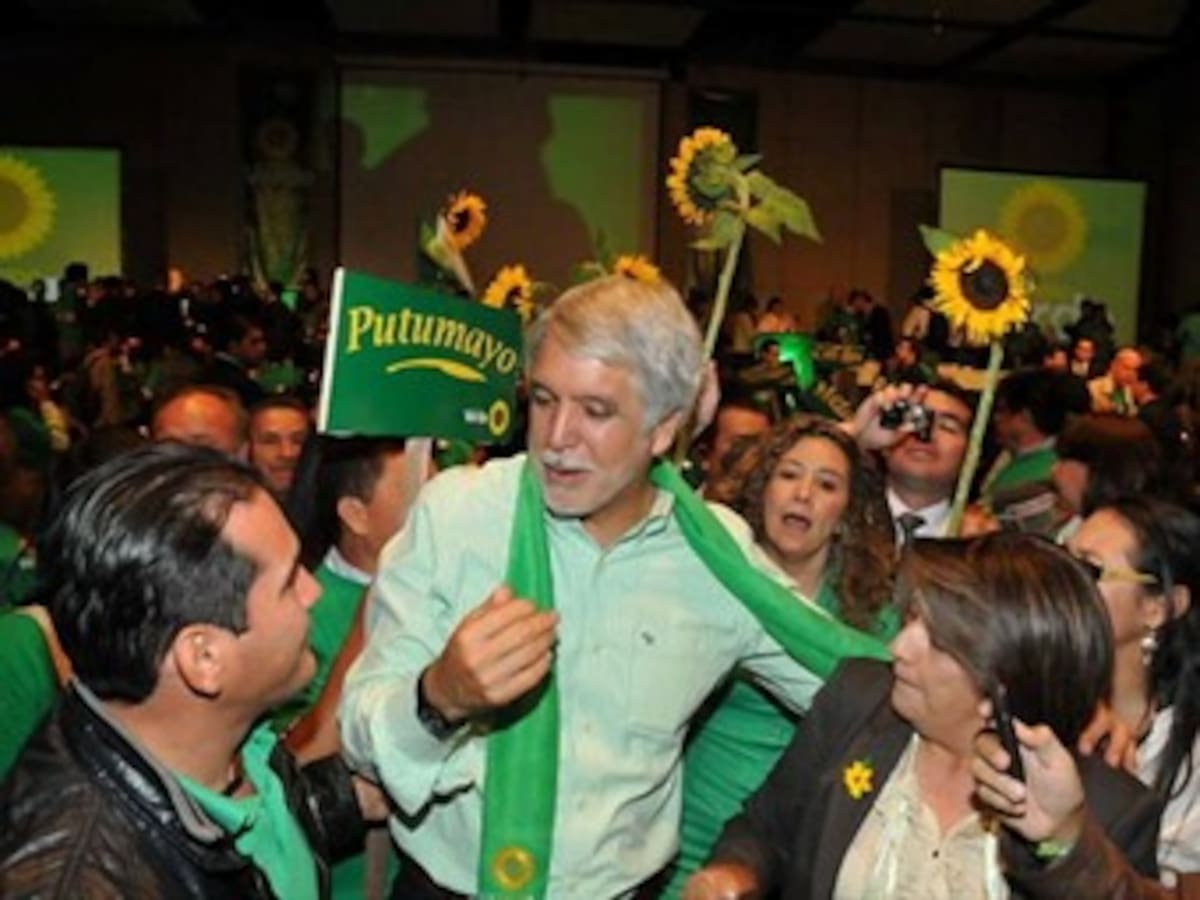 Peñalosa tiene mejor imagen que Santos, según encuesta Polimétrica