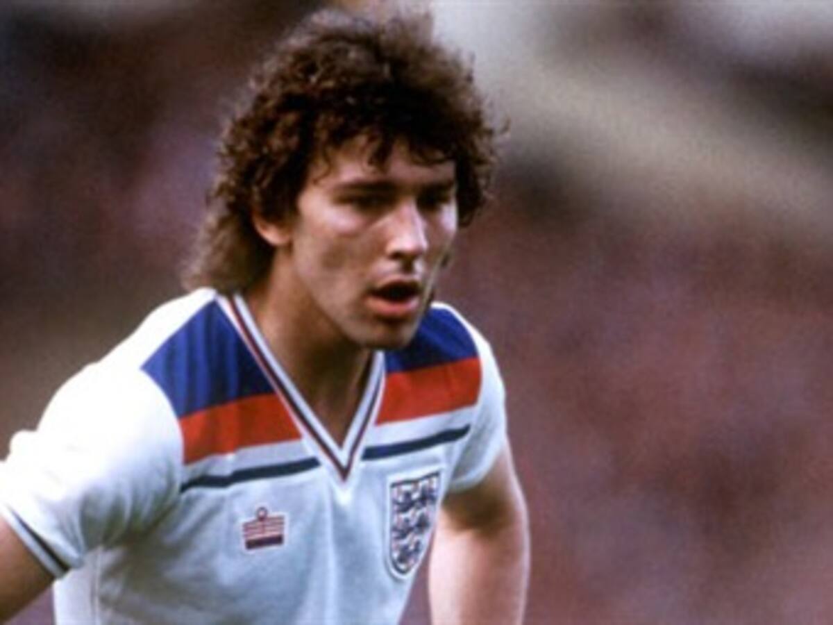 Bryan Robson, ex capitán de Inglaterra, fue operado por cáncer de garganta