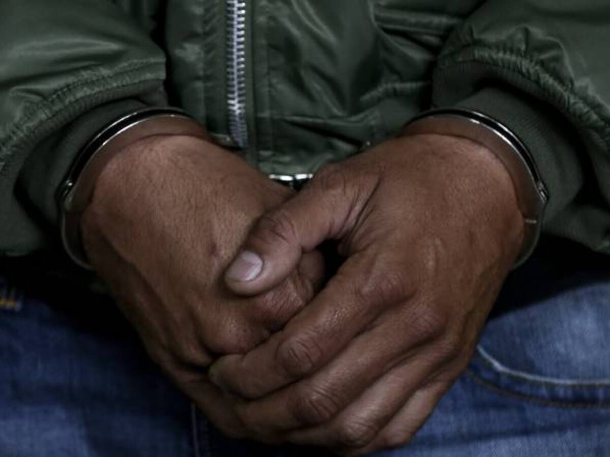 Capturan a escolta de ex director de la Dian por contrabando