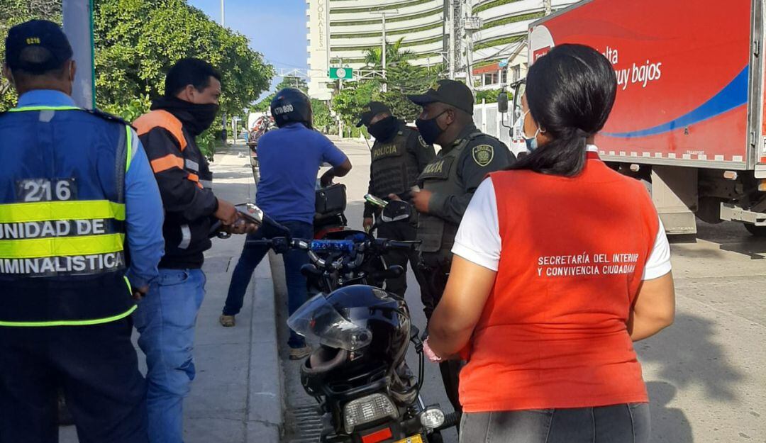 Las autoridades también aplicaron 53 comparendos