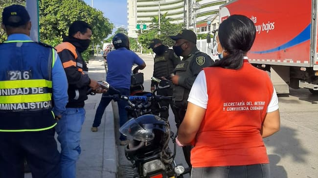 Las autoridades también aplicaron 53 comparendos