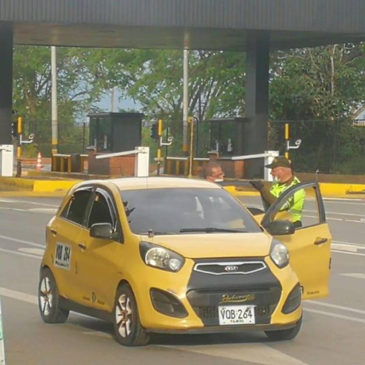No se permite la movilización por carreteras del Valle