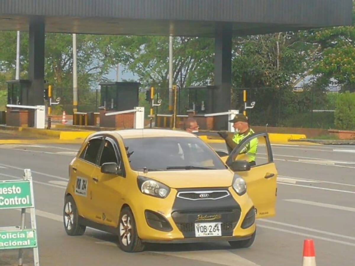 No se permite la movilización por carreteras del Valle