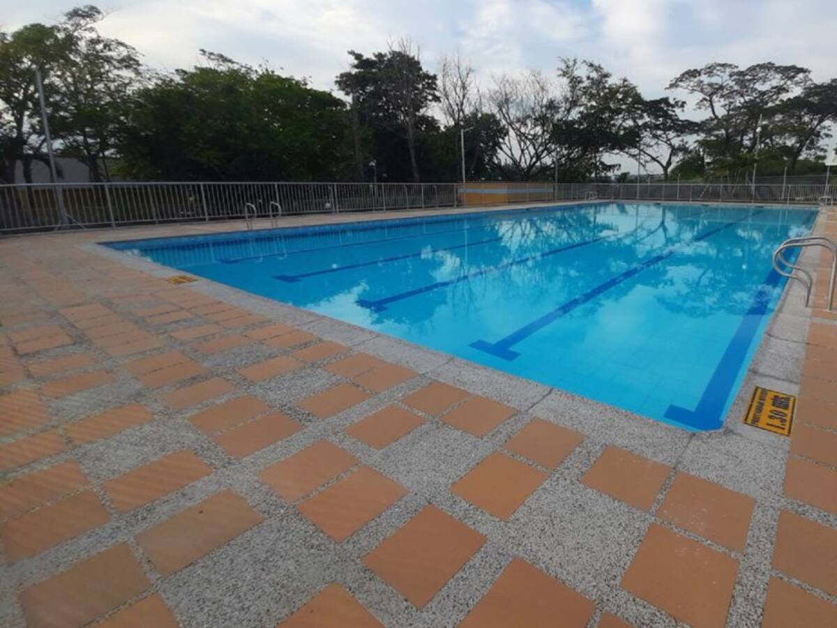 Piscinas de Neiva con el agua al cuello