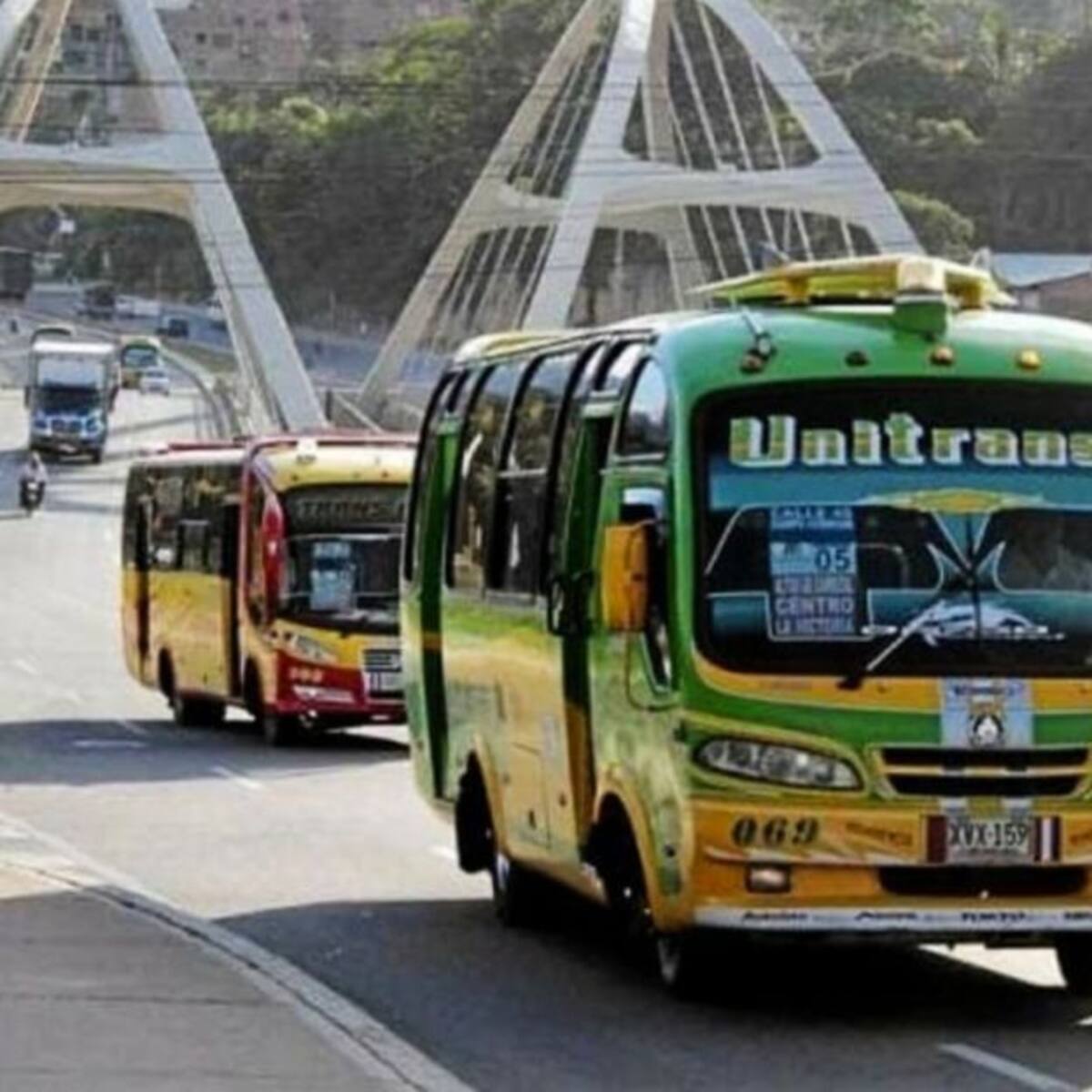 Demandan a exalcaldes por no fijar aumento de tarifas del transporte público