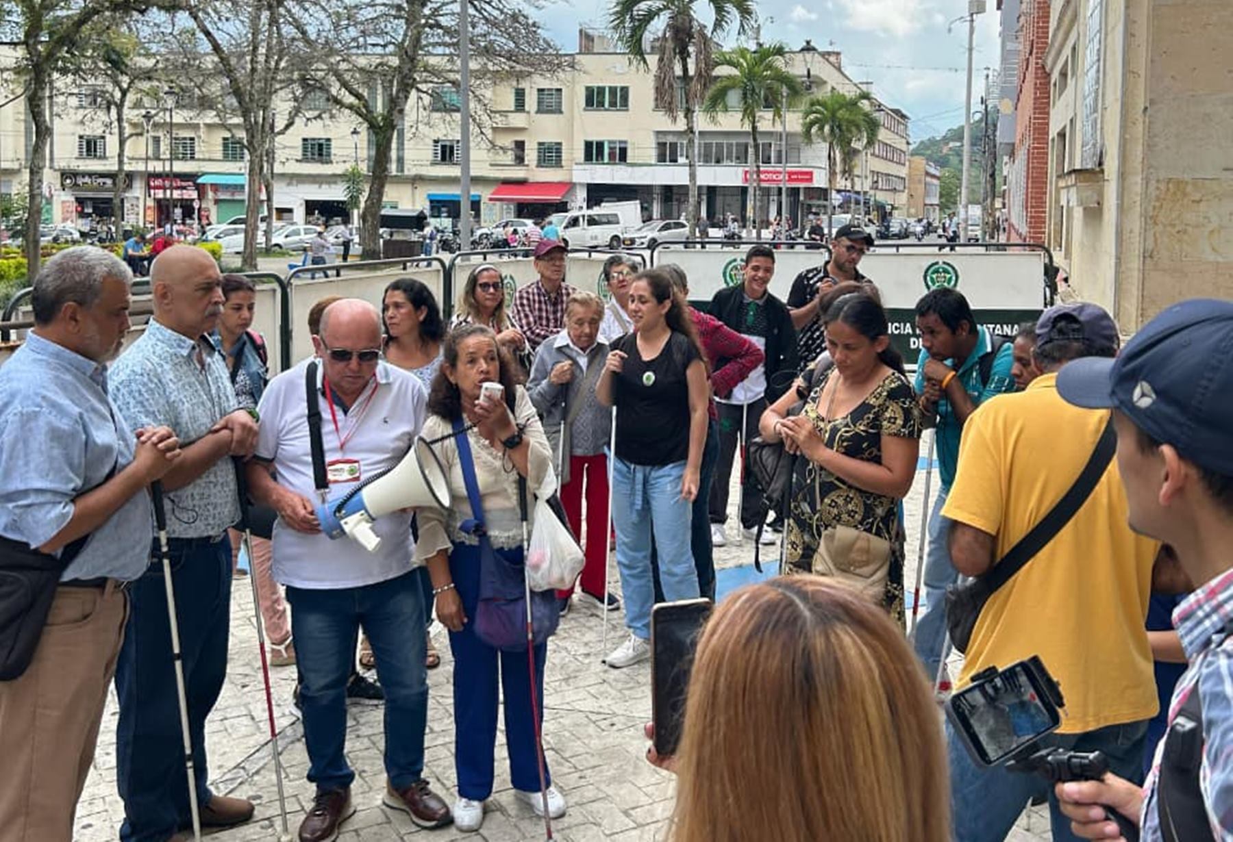 Protesta de personas con discapacidad visual