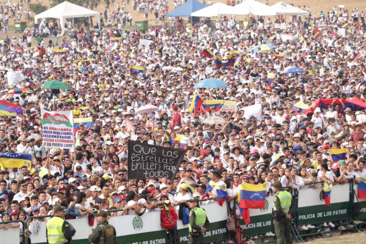 Las  multitud de asistentes al evento ya están listos 
