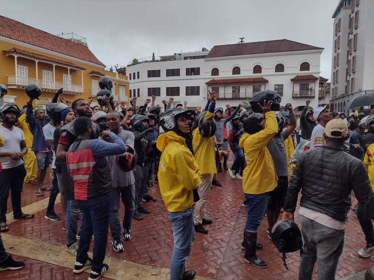 Mototaxistas pidieron desmonte de decreto frente a la Alcaldía de Cartagena