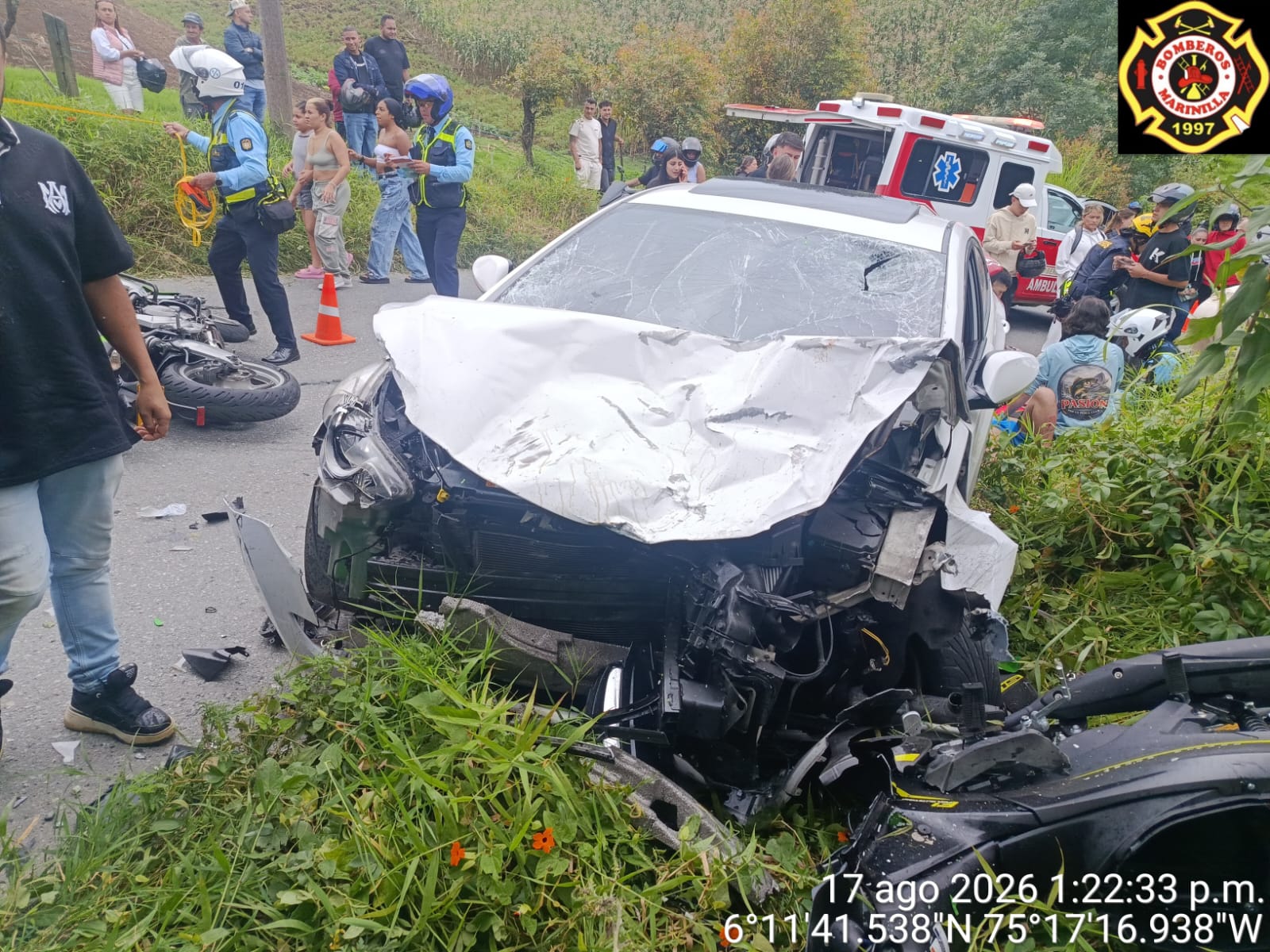 Accidente de tránsito en el Oriente de Antioquai- foto bomberos Marinilla
