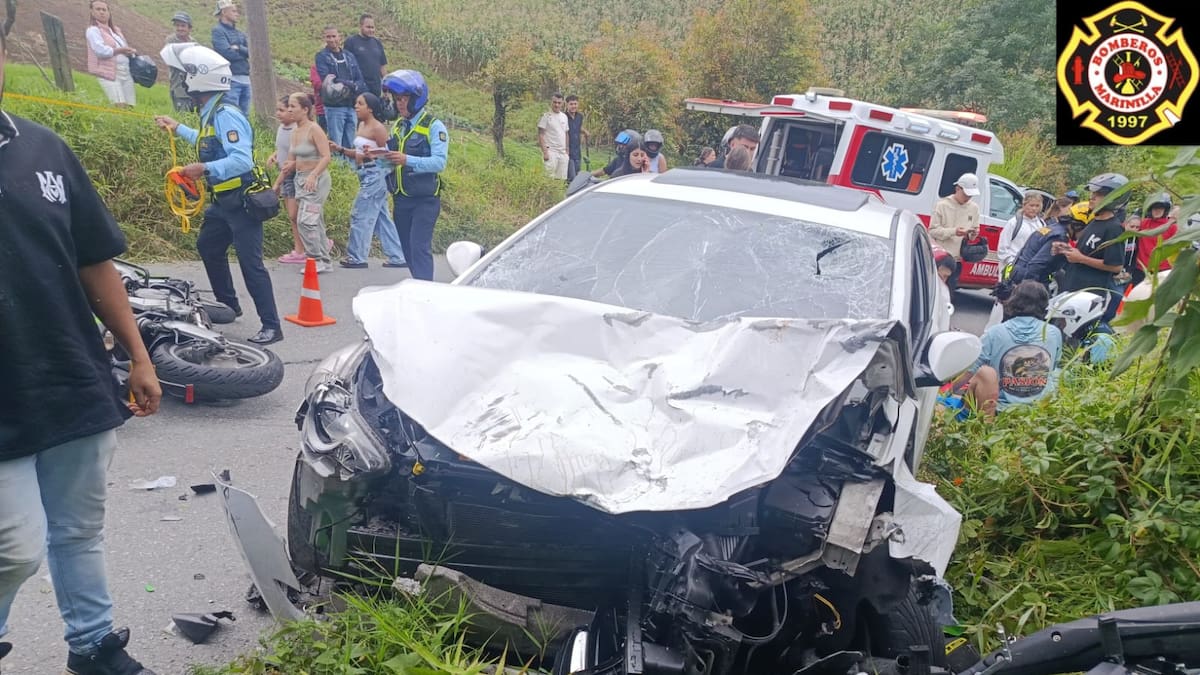 Un choque entre un carro y tres motos deja seis heridos en la vía Marinilla El Peñol