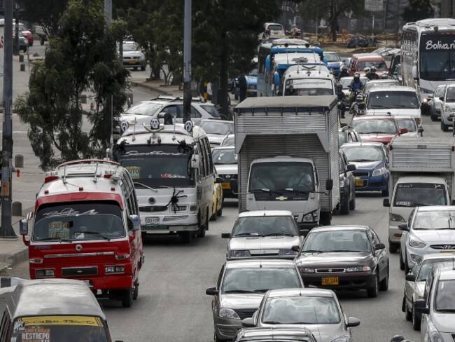 Más de 1300 accidentes en vías de Colombia por adelantar de forma indebida