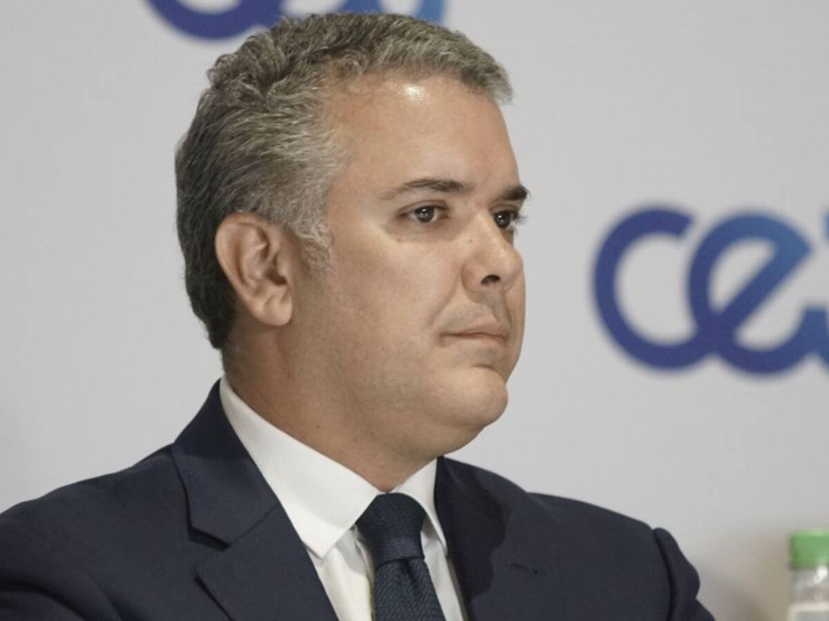 Duque completó dos años buscando norte: analistas