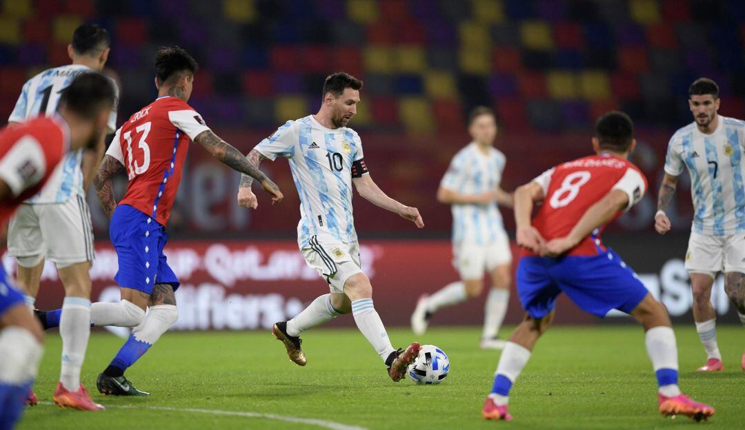 Claudio Bravo evitó la derrota de Chile ante Argentina en Eliminatorias