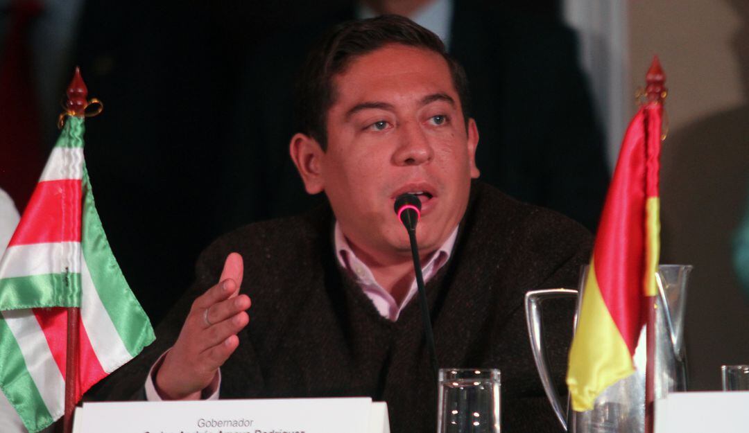 Amaya propone crear 6.402 becas para que jóvenes estudien en el exterior