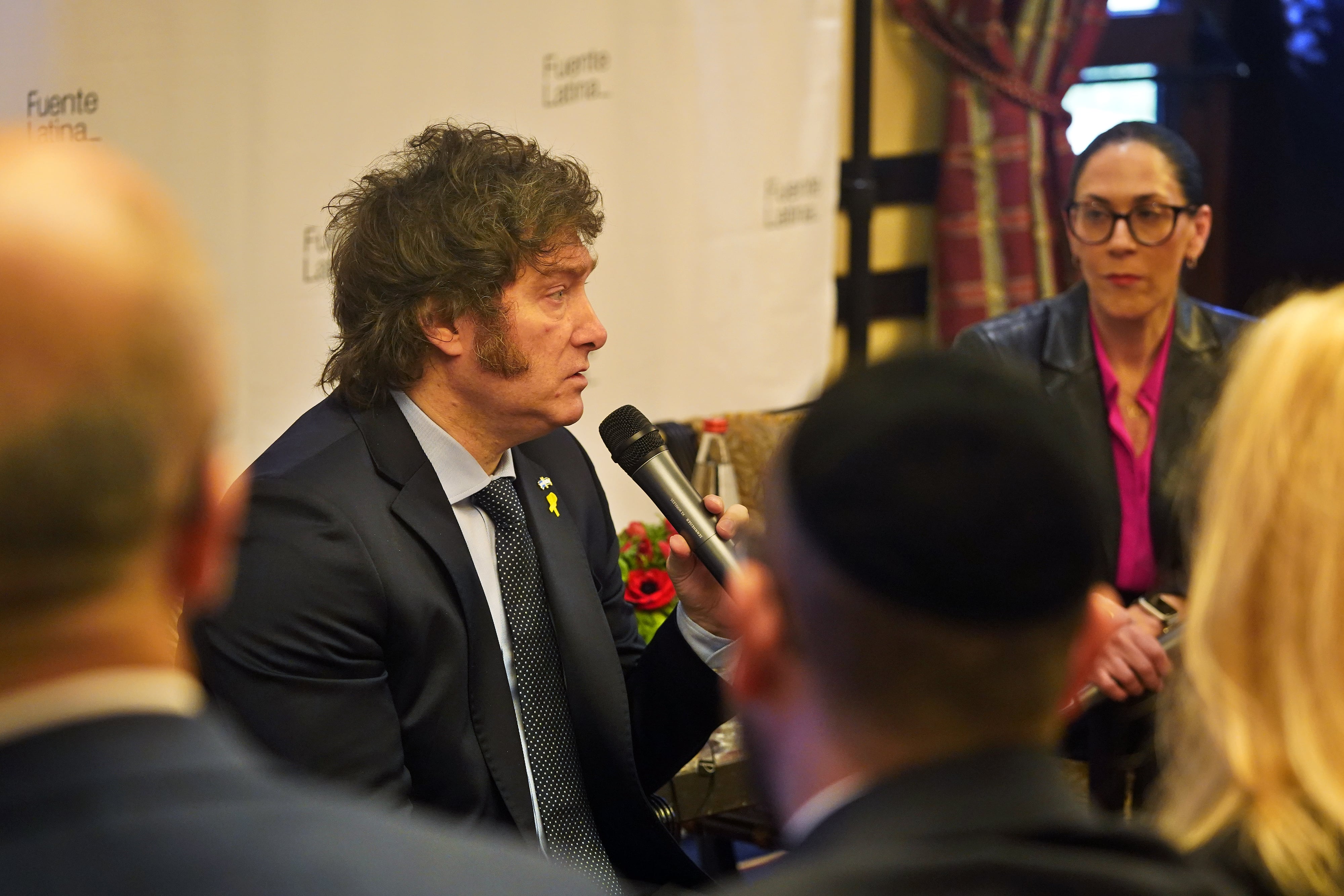 GRAF9275. JERUSALÉN, 07/02/2024.-Vista de la reunión del presidente argentino Javier Milei con empresarios este miércoles en Jerusalén, en el que ha pedido la liberación de todos los rehenes, entre ellos, nueve argentinos.-EFE/Alejandro Ernesto/Fuente Latina***SOLO USO EDITORIAL/SOLO DISPONIBLE PARA ILUSTRAR LA NOTICIA QUE ACOMPAÑA (CRÉDITO OBLIGATORIO)***