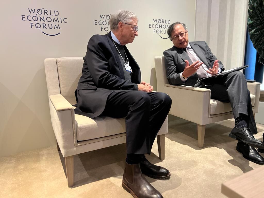 Conversación entre Bill Gates y el presidente Gustavo Petro. / Foto: Twitter de Presidencia