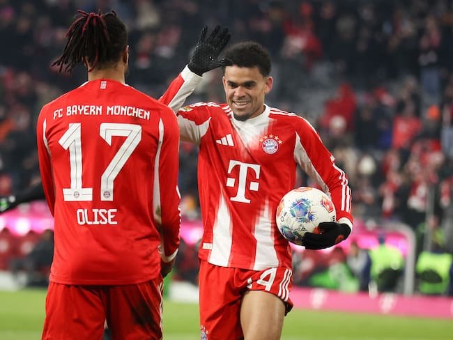 Luis Díaz y Michael Olise jugador del Bayern Múnich en la Bundesliga 2025-26 / Getty Images