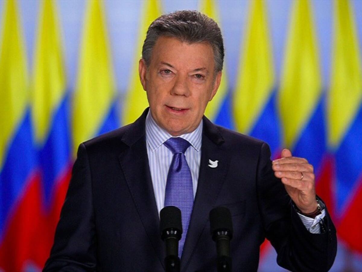 Santos sanciona ley para la remuneración y seguridad social de diputados