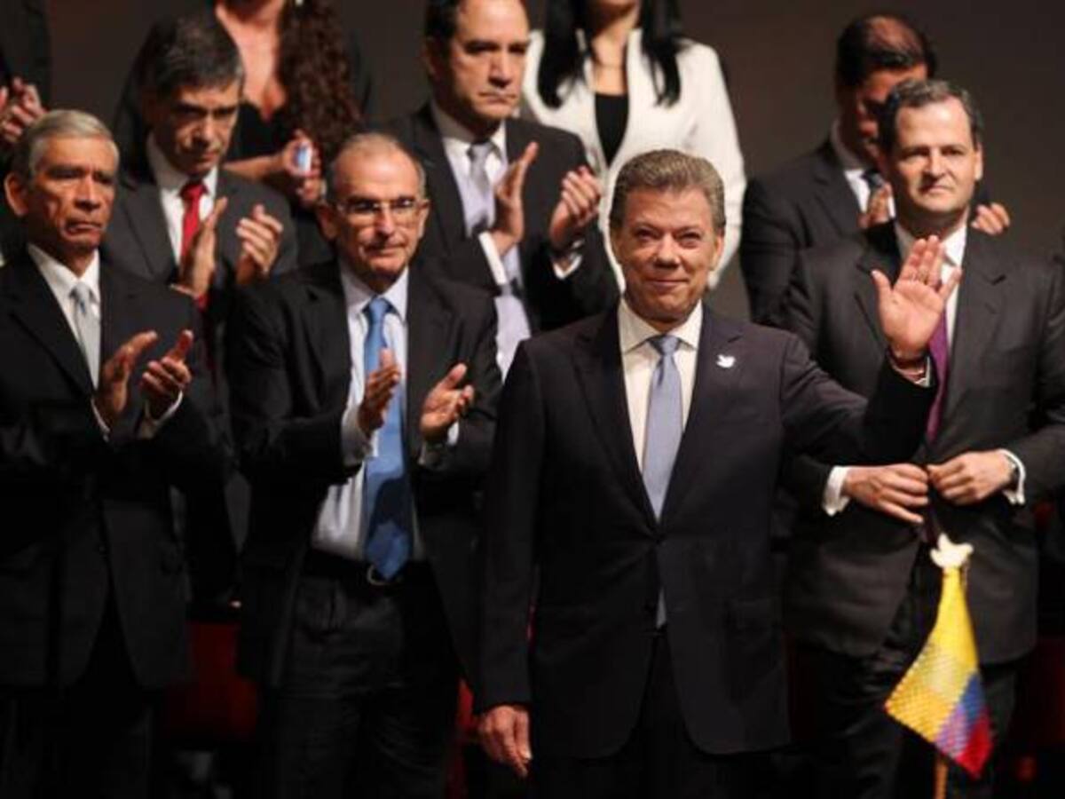 Tuiteros se manifiestan frente a la firma del nuevo acuerdo de paz