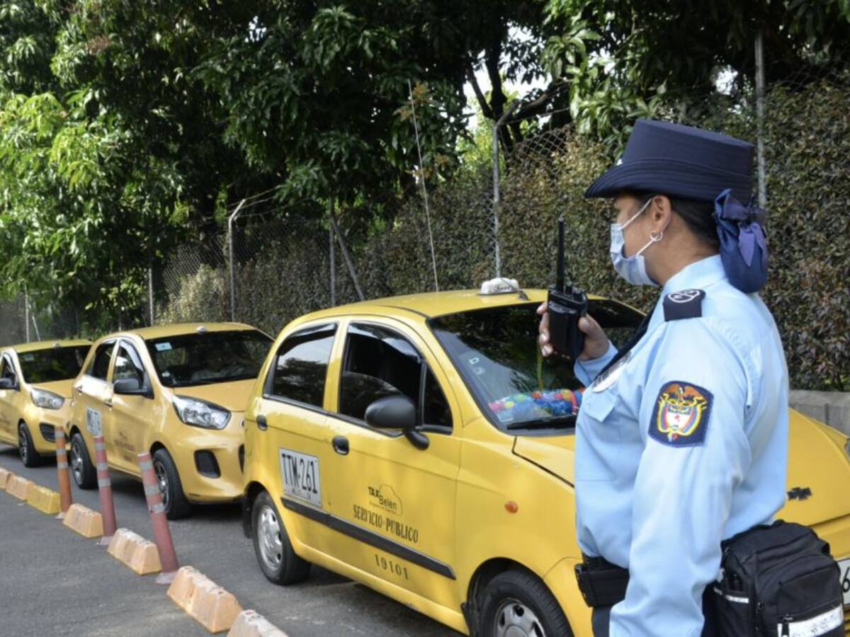 El 7 de marzo se reanuda el Pico y Placa para taxis en Medellín