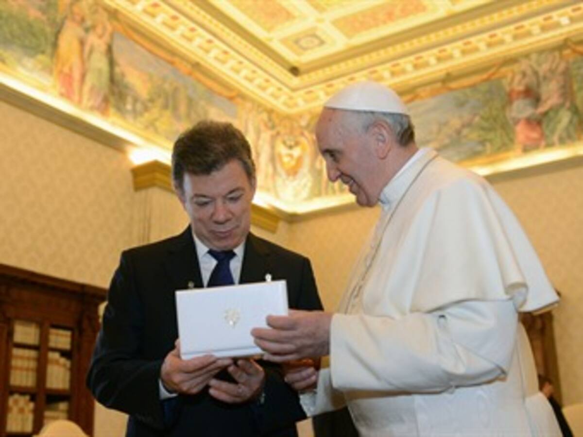 El papa Francisco alienta a proseguir las negociaciones de paz en Colombia