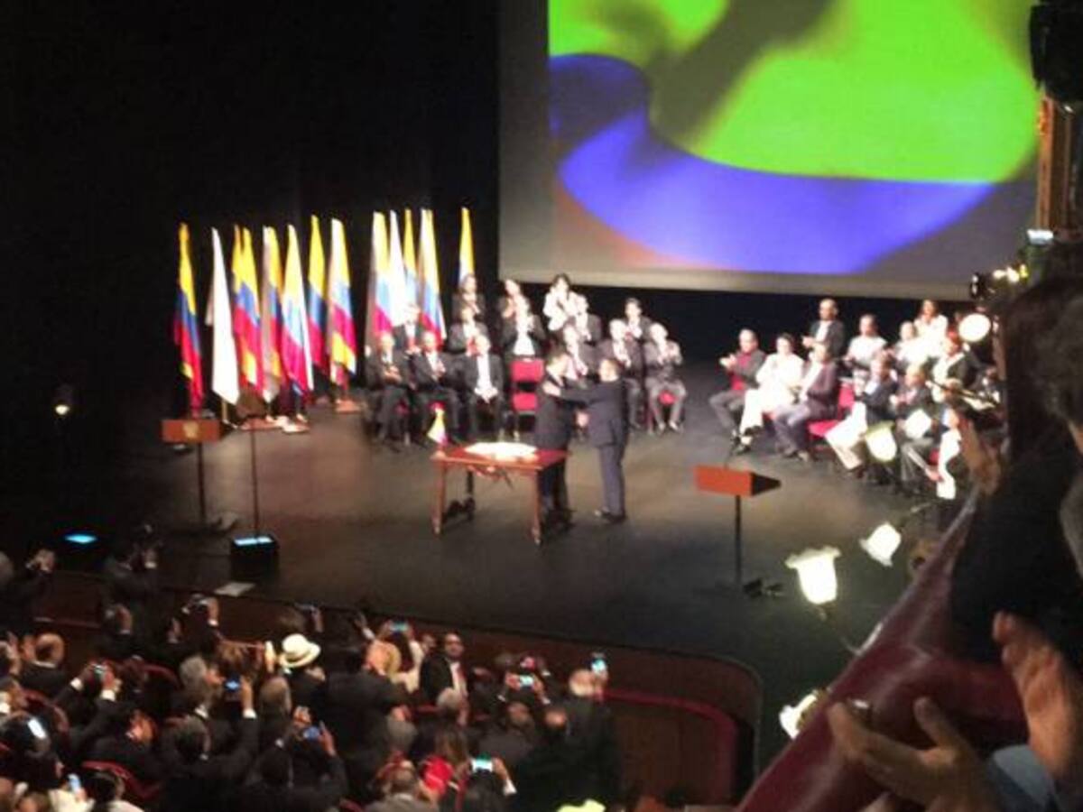 Santos entrega al Congreso copia del acuerdo de paz y le pide que lo refrende