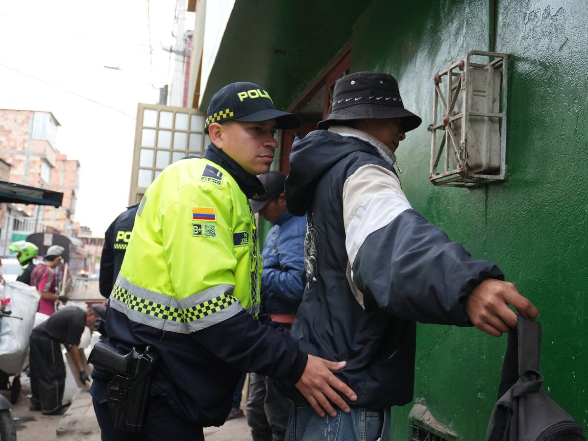 Megatoma en zonas críticas de Kennedy: 3 personas capturadas y 60 armas incautadas