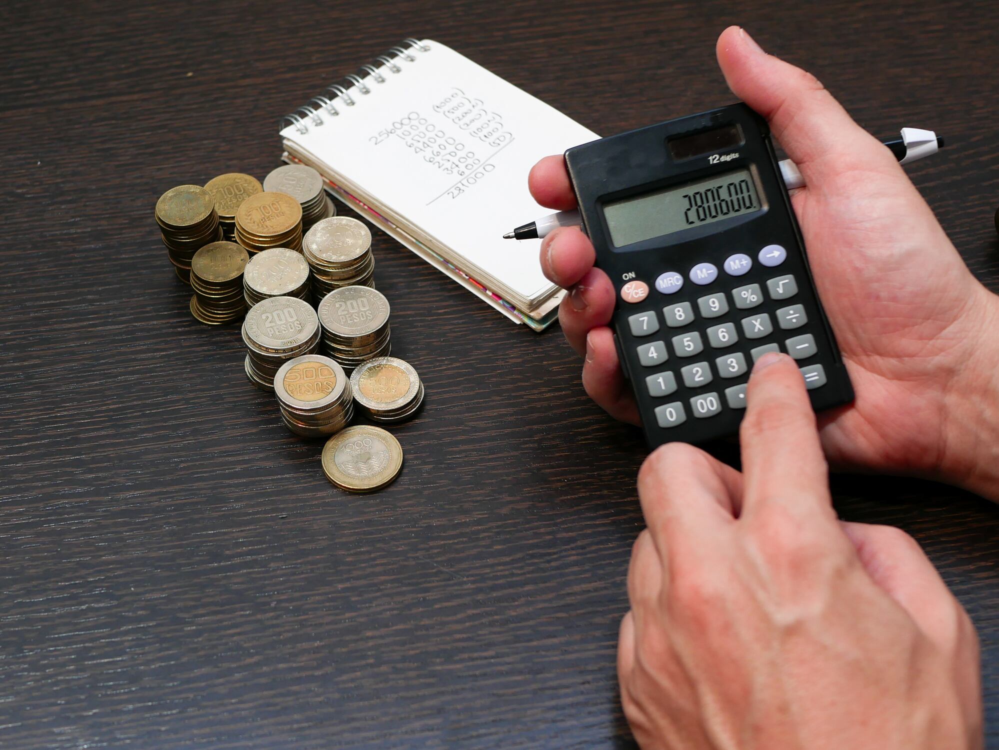 Largas filas y fallos en la plataforma: ¿qué pasa con el pago de impuestos en Bogotá?