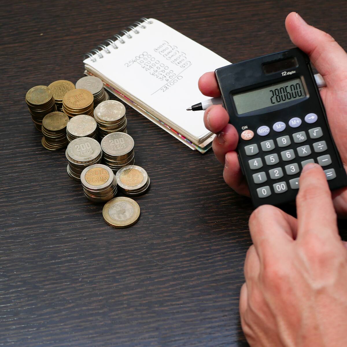 Largas filas y fallos en la plataforma: ¿qué pasa con el pago de impuestos en Bogotá?