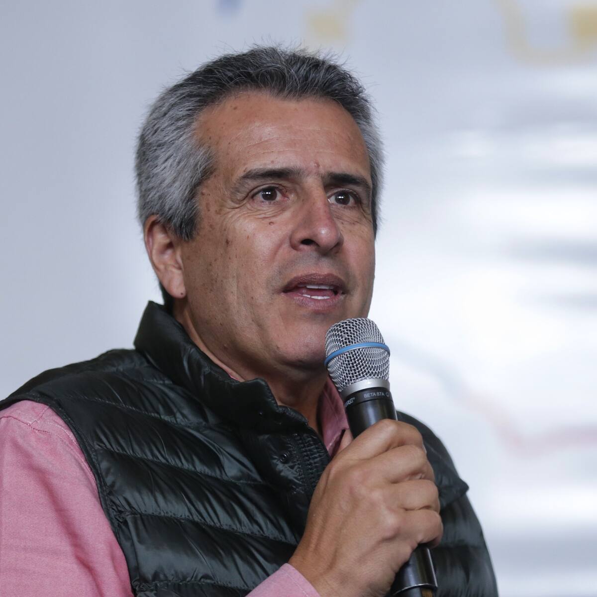 “Esto no es con carticas ni con mensajitos”: ¿pulla de Velasco al comisionado de Paz?