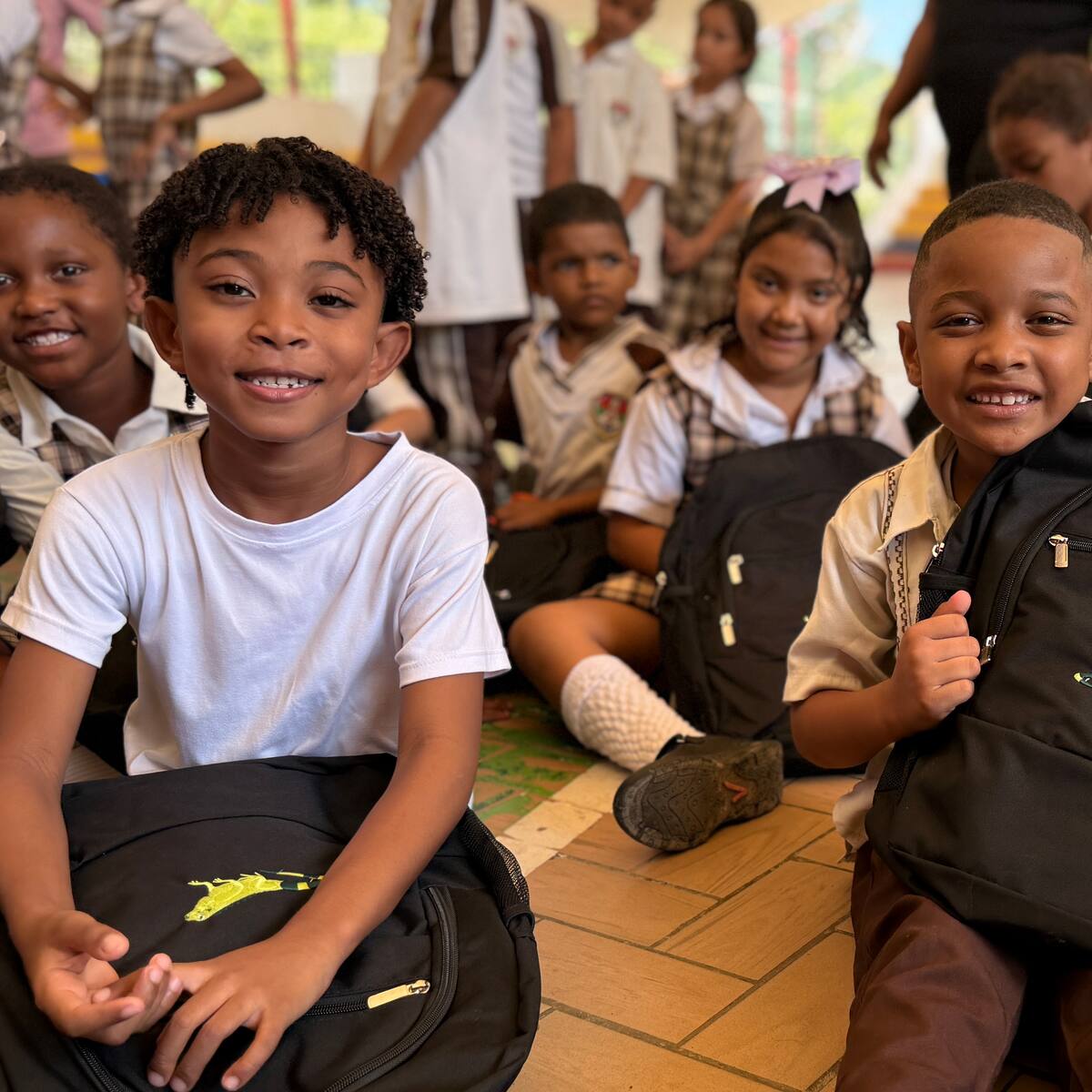 Ecopetrol entrega más de 9.000 kits escolares en Cartagena para combatir la deserción estudiantil