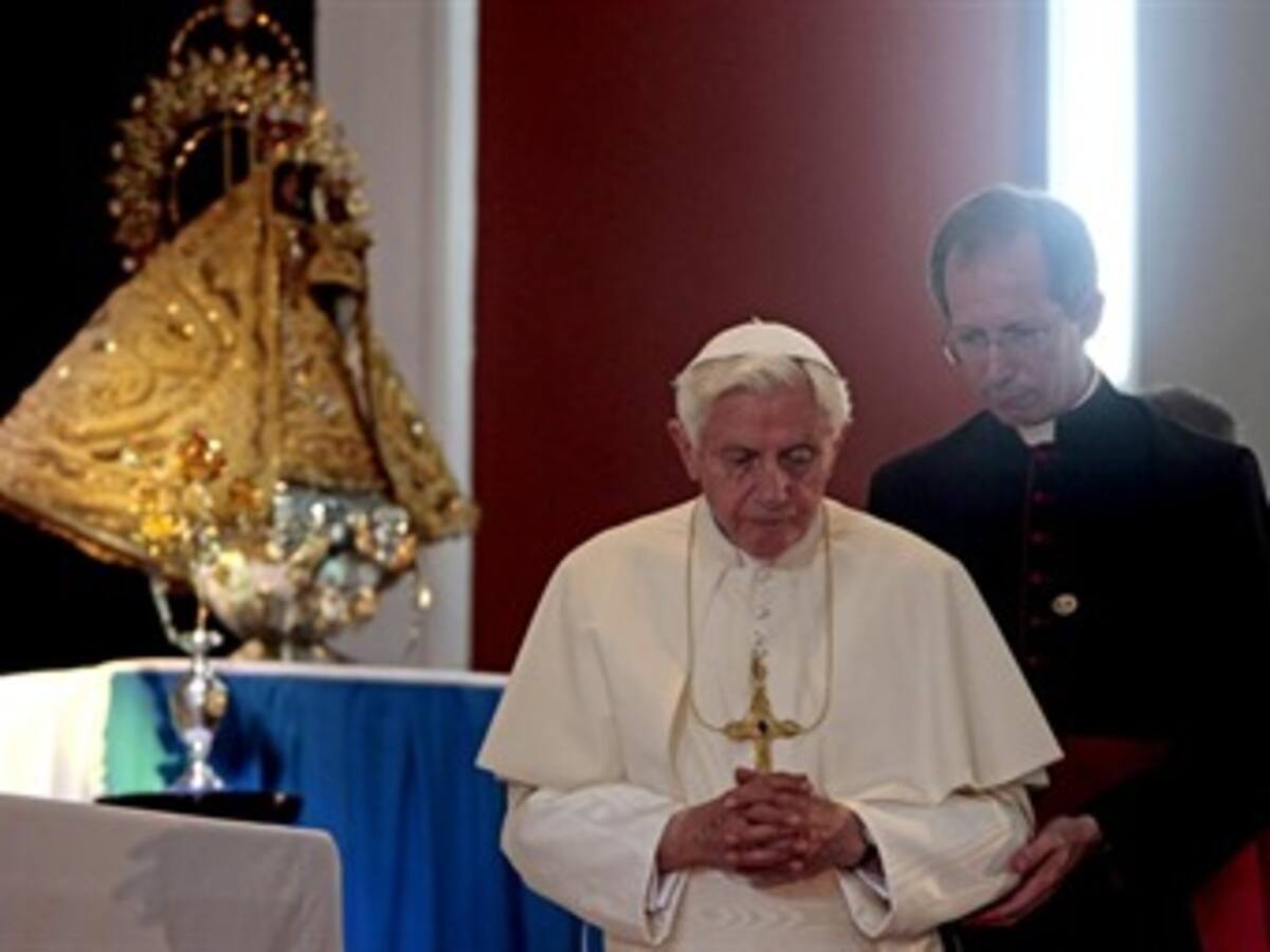 El papa rezó en el Santuario de la Virgen de la Caridad del Cobre por los presos cubanos