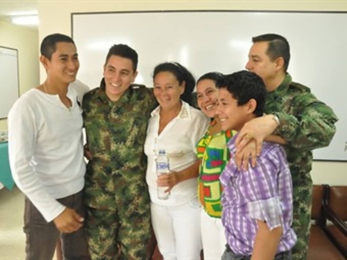 Emotivo encuentro entre cabo Huertas y sus familiares
