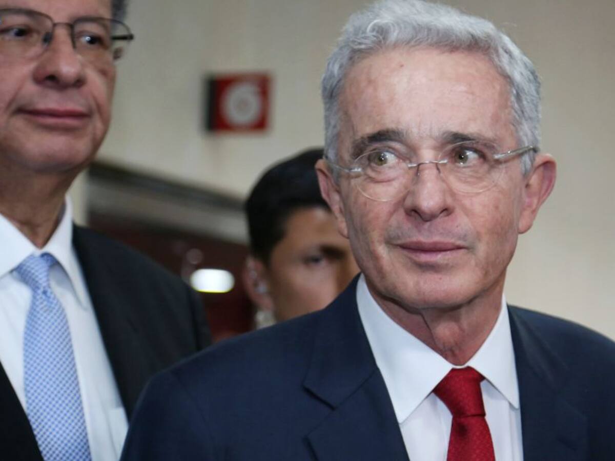 Con tutela buscan se levante reserva sumarial en proceso contra Uribe