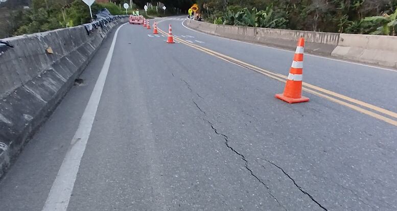 Nueva grietas en la Troncal de Occidente en Santa Bárbara. Foto: cortesía
