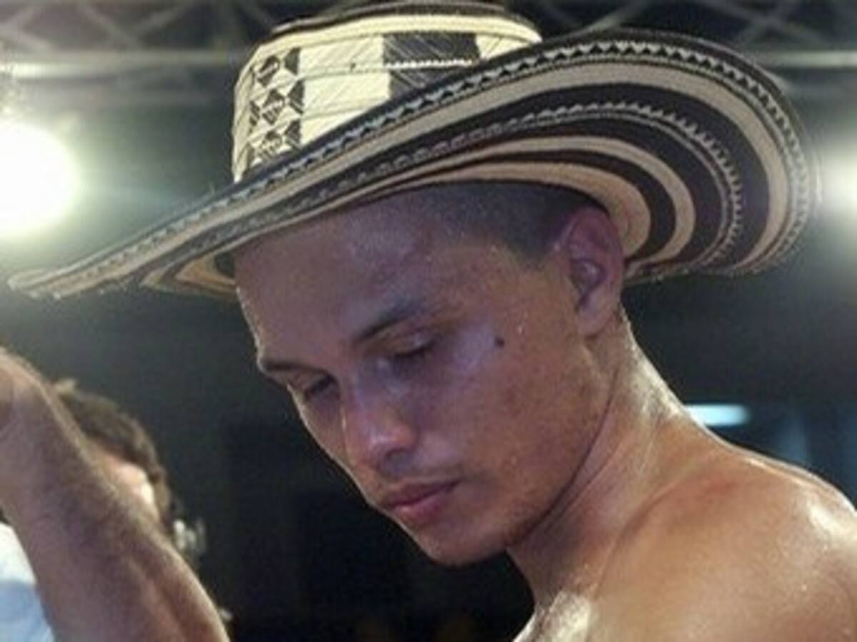 Carlos Támara obtiene título mundial minimosca de la FIB