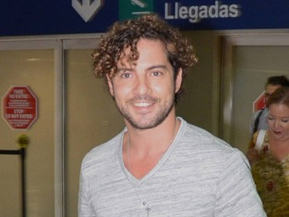 David Bisbal se cortó los rizos para no competir con los de Carlos Vives