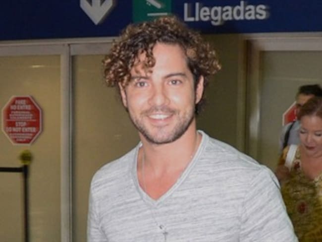 David Bisbal se cortó los rizos para no competir con los de Carlos Vives