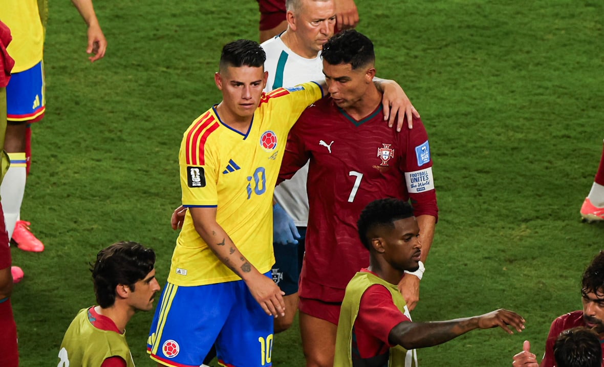 Emotivo encuentro entre James Rodríguez y Cristiano Ronaldo. (Photo by Craig Williamson/SNS Group via Getty Images)