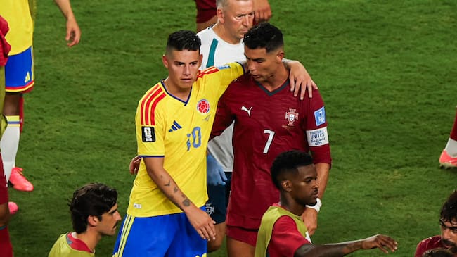 Emotivo encuentro entre James Rodríguez y Cristiano Ronaldo. (Photo by Craig Williamson/SNS Group via Getty Images)