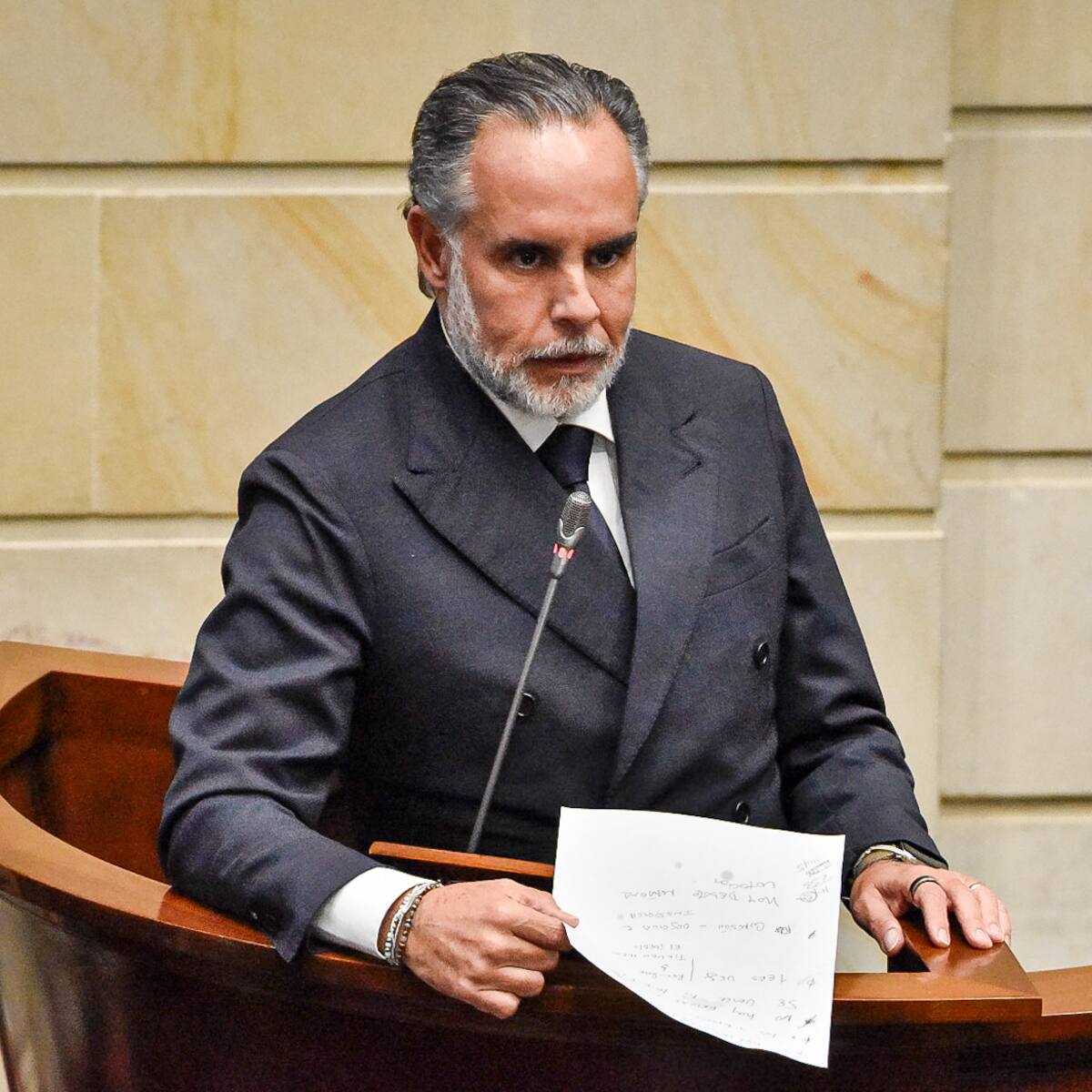 Estados Unidos otorgó visa temporal al ministro Armando Benedetti