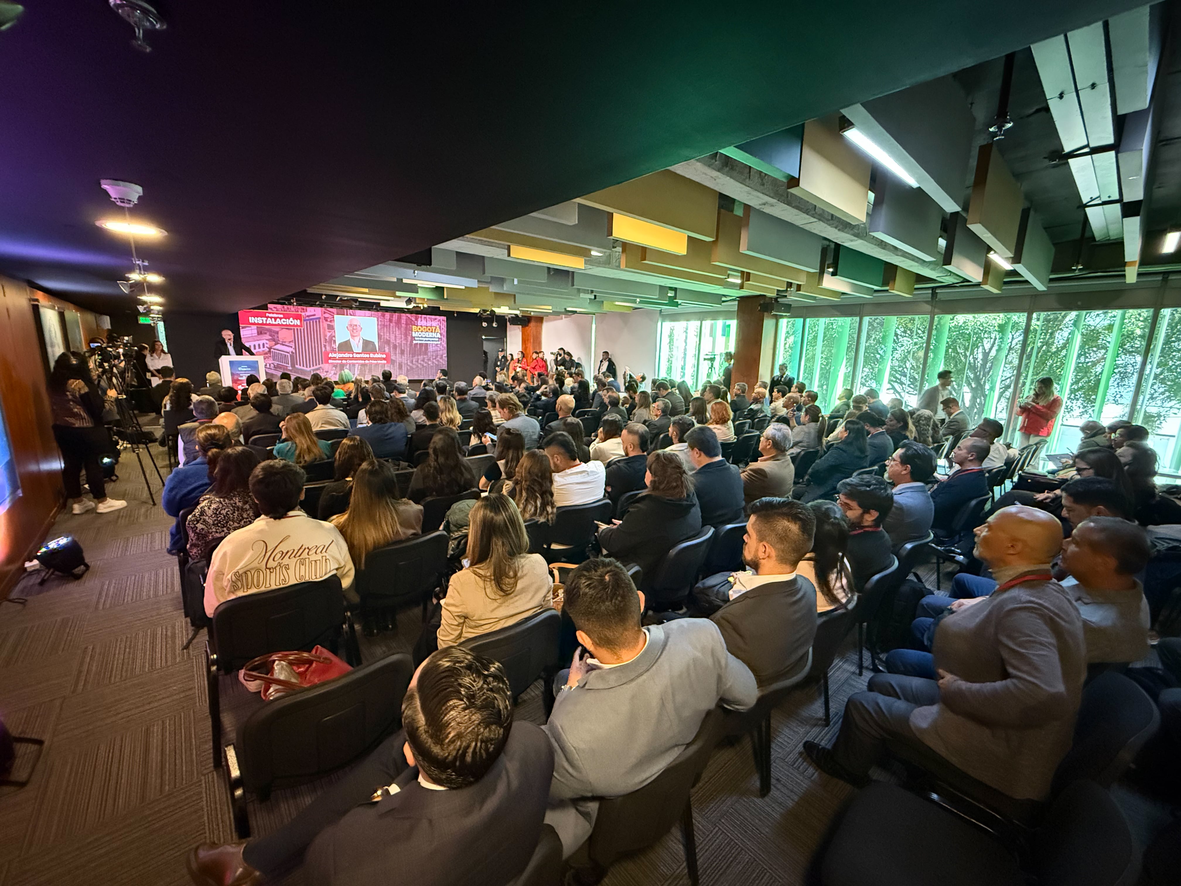 Hoy los conciertos son entendidos en Bogotá jalonadores de la economía. La reciente presentación de Guns n' Roses, por ejemplo, generó al menos 7.200 millones de pesos en turismo, ya que el 30% de los asistentes venían de fuera de la ciudad. | Foto: Caracol Radio