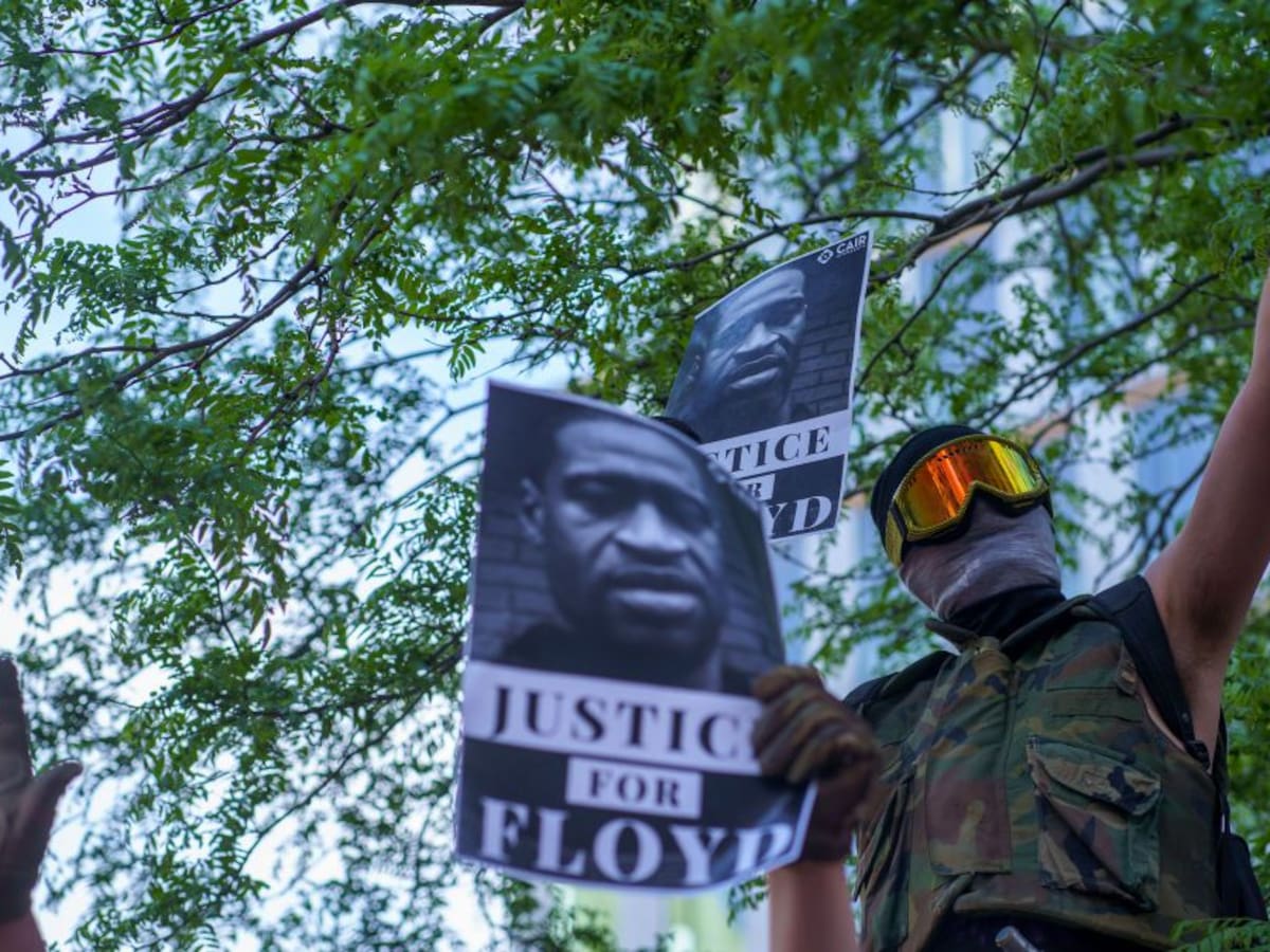 La esposa del expolicía detenido por la muerte de Floyd se divorcia de él