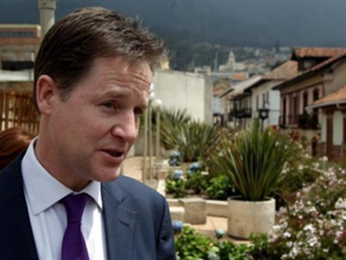 Nick Clegg pide replantear estrategia antidroga tras visita a Colombia