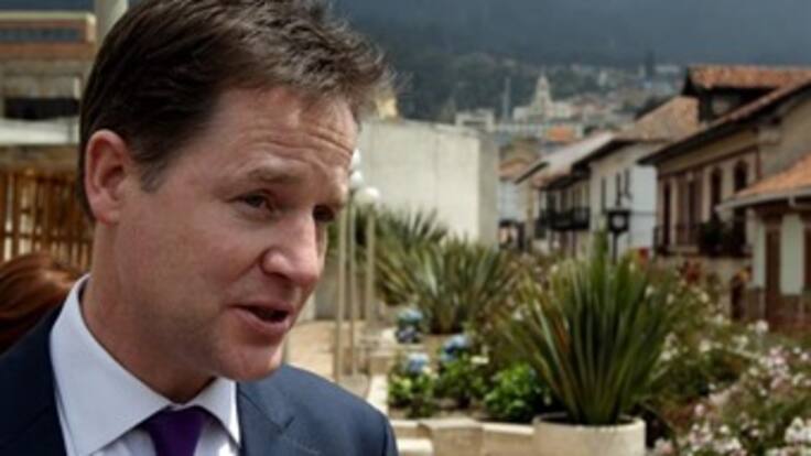 Nick Clegg pide replantear estrategia antidroga tras visita a Colombia